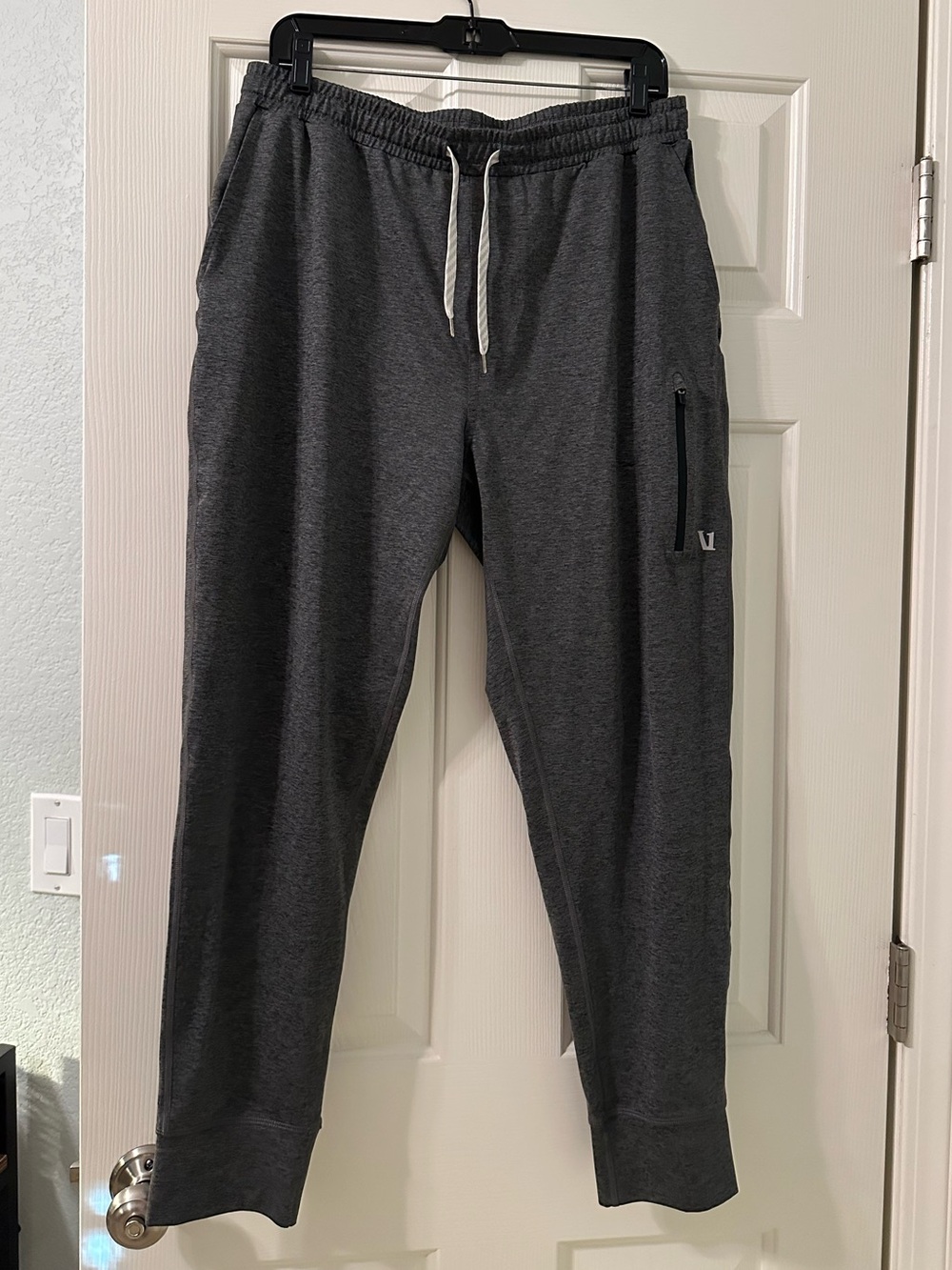 Vuori Men’s Sunday Performance Jogger Charcoal Heather size Large